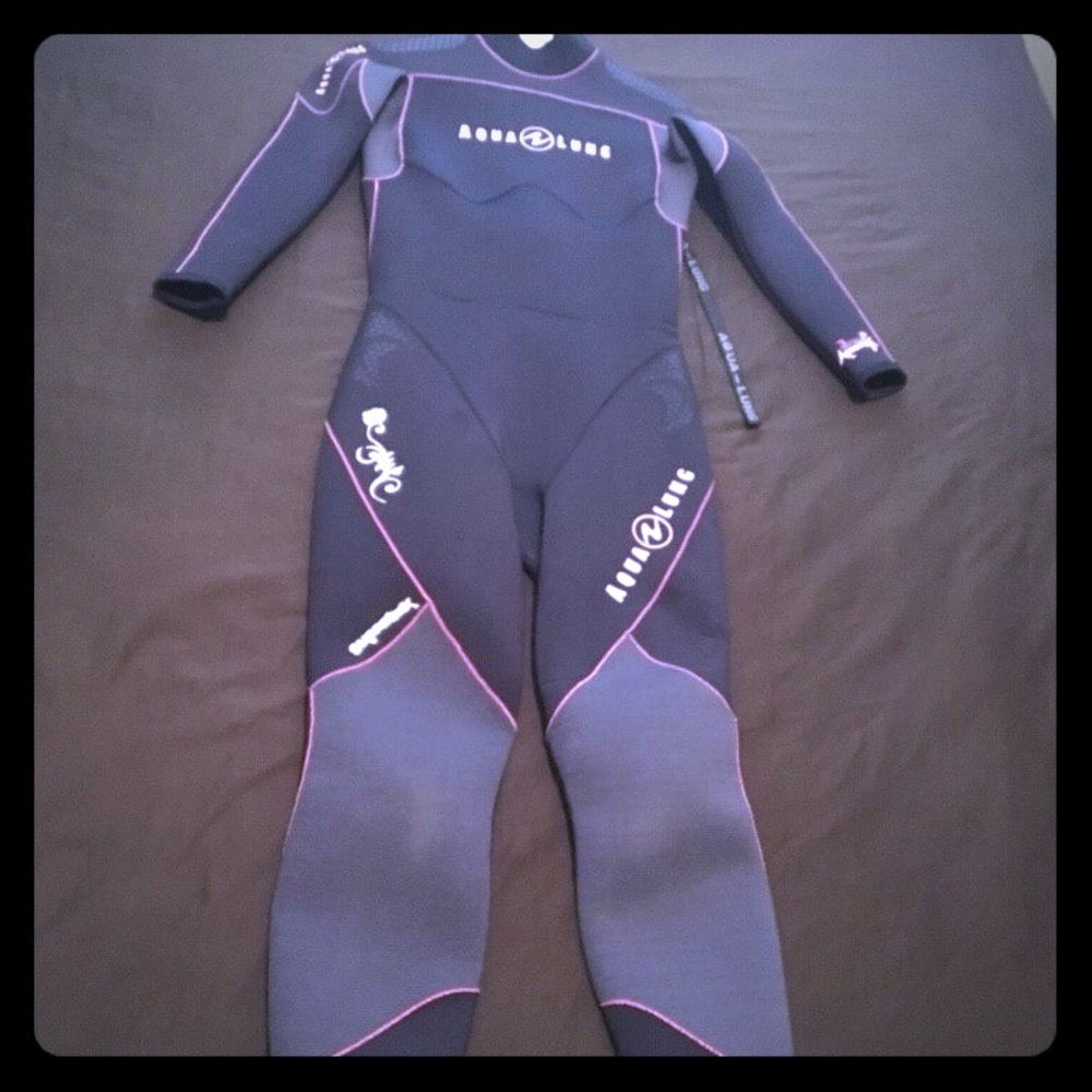 MOVING SALE! Aqua Lung Women’s Wetsuit, Size 8